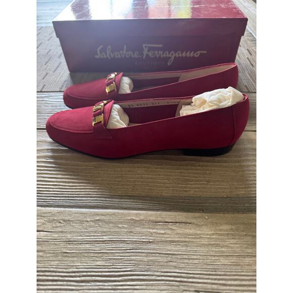 Ferragamo nabuck calf loafer in red suede - Picture 4 of 7